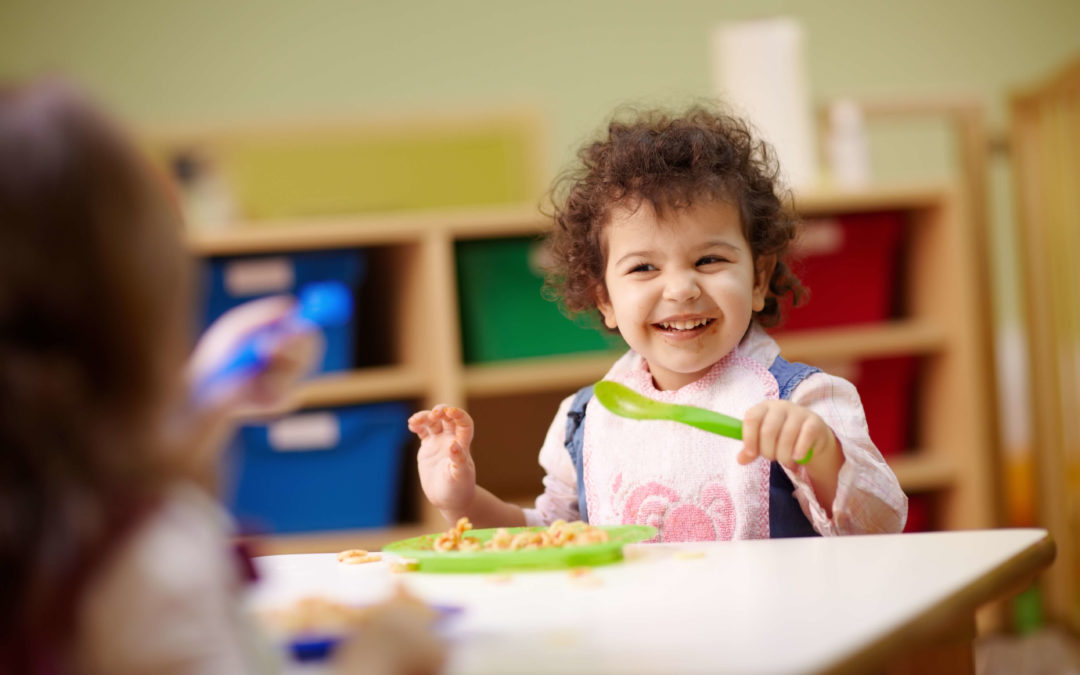 Sfruttiamo le vacanze per fare il punto sul pranzo a scuola dei nostri bambini. I consigli della nutrizionista